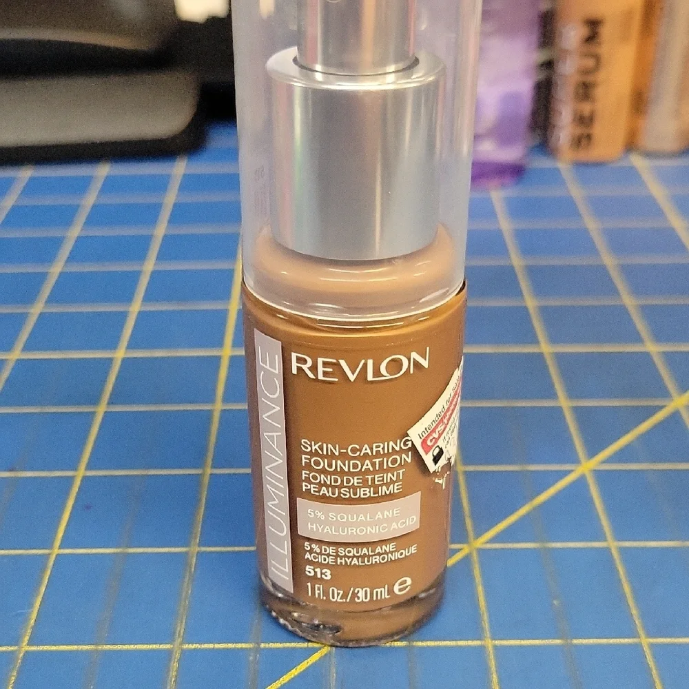 Revlon Skin-Caring Foundation 6% Squalane Hydraluronic 30ml - 513 New Sealed